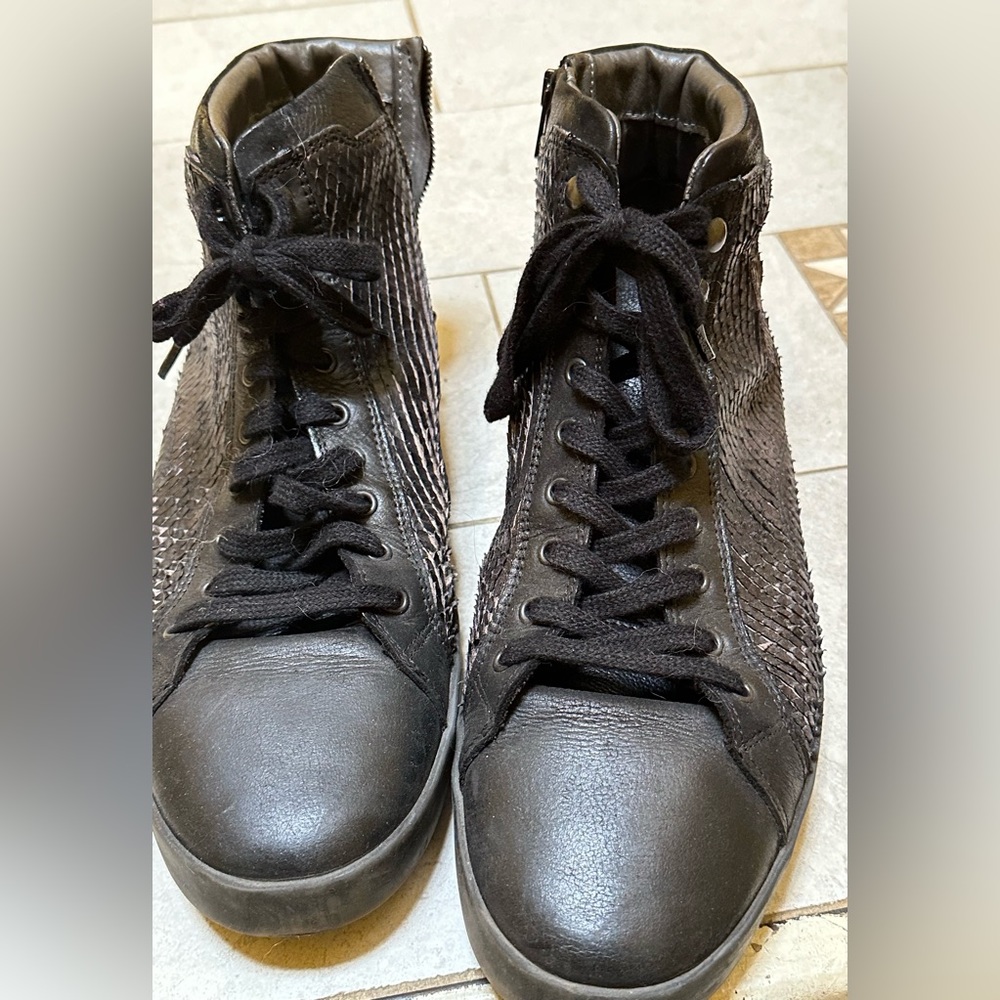 Punk rock sneaker size 11